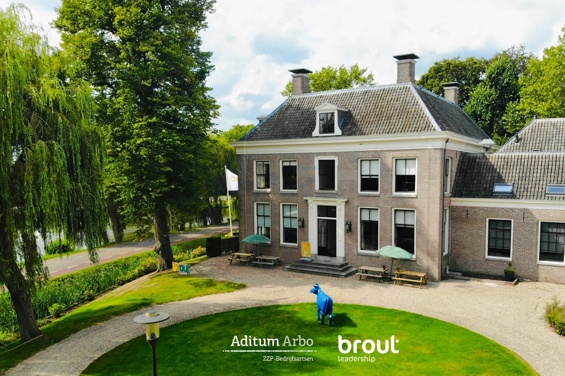 Verzuim, inzetbaarheid en werkgeluk gaan zelden over de klacht alleen. Vaak liggen de oorzaken óók in leiderschap, samenwerking of een vastgelopen teamcultuur. Daarom werkt Aditum Arbo samen met Brout. Dé specialist in leiderschaps- en teamontwikkeling die niet stopt bij de theorie, maar doorgaat tot gedrag daadwerkelijk verandert.