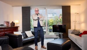 Gezonde Mensen, Gezonde Bedrijven, zo heet het bedrijf van Roger Urlings (64) uit Nijmegen. Een simpele, maar krachtige filosofie van de bedrijfsarts die als zzp’er samenwerkt met Aditum Arbo. “Het wordt vaak onderschat dat werk een belangrijk stuk cement in de samenleving is.”